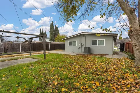 221 Circle Dr, Vacaville, CA 95688 photo 14