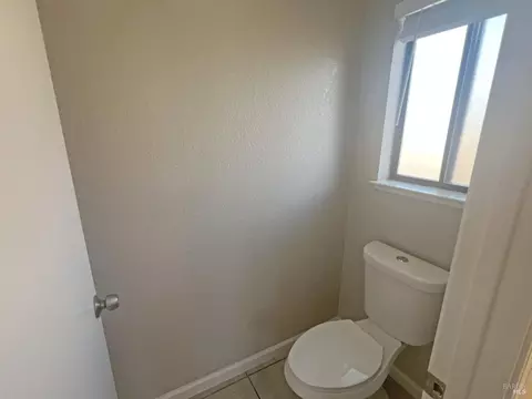 Bath - 2770 Bay Tree Dr, Fairfield, CA 94533 photo 5 of 8