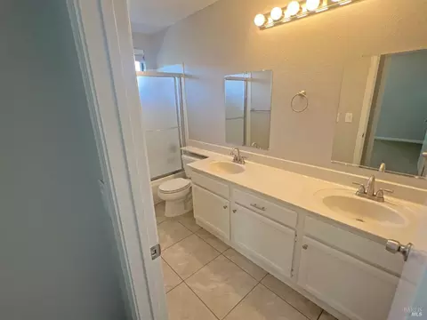 Bath - 2770 Bay Tree Dr, Fairfield, CA 94533 photo 8 of 8