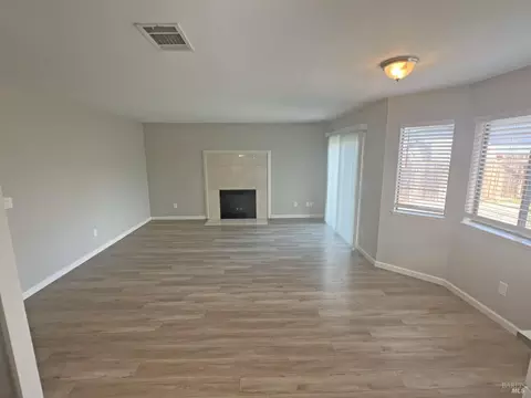 Living - 2770 Bay Tree Dr, Fairfield, CA 94533 photo 1 of 3