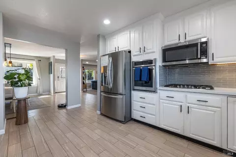 Kitchen - 436 Temple Way, Vallejo, CA 94591 photo 4 of 5