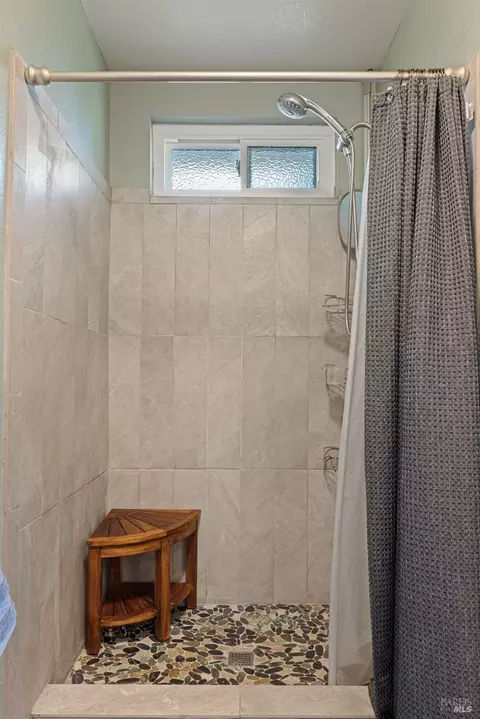Bath - 436 Temple Way, Vallejo, CA 94591 photo 5 of 6