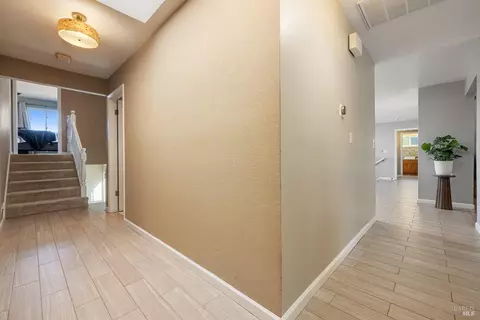 Entry Way - 436 Temple Way, Vallejo, CA 94591 photo 10 of 17