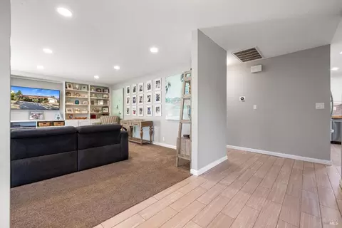 Entry Way - 436 Temple Way, Vallejo, CA 94591 photo 8 of 17