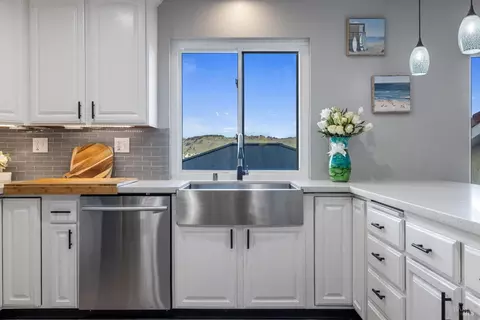 Kitchen - 436 Temple Way, Vallejo, CA 94591 photo 3 of 5