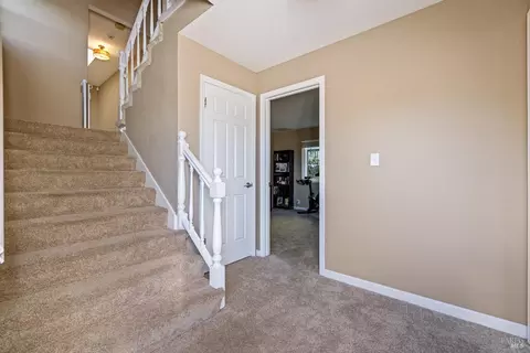Entry Way - 436 Temple Way, Vallejo, CA 94591 photo 15 of 17