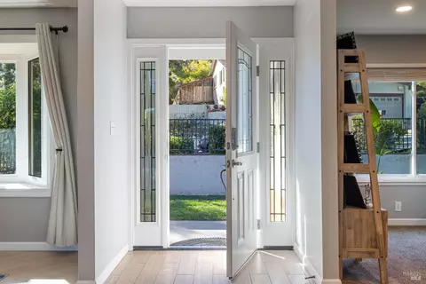 Entry Way - 436 Temple Way, Vallejo, CA 94591 photo 2 of 17