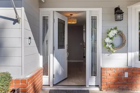 Entry Way - 436 Temple Way, Vallejo, CA 94591 photo 1 of 17