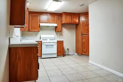 342 Zachary Dr, Vacaville, CA 95687 photo 2