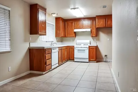 342 Zachary Dr, Vacaville, CA 95687 photo 3