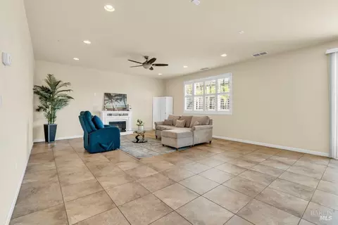 Living - 1456 Couples Cir, Fairfield, CA 94533 photo 2 of 2