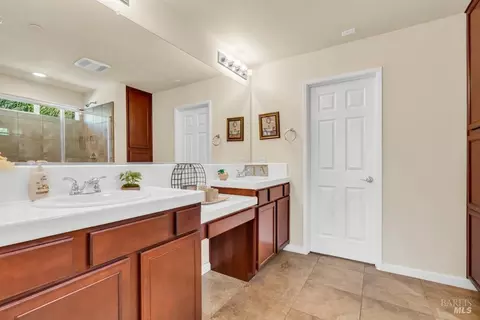 Bath - 1456 Couples Cir, Fairfield, CA 94533 photo 1 of 3