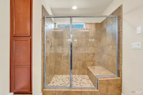 Bath - 1456 Couples Cir, Fairfield, CA 94533 photo 2 of 3