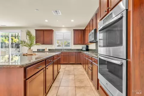 Kitchen - 1456 Couples Cir, Fairfield, CA 94533 photo 2 of 4