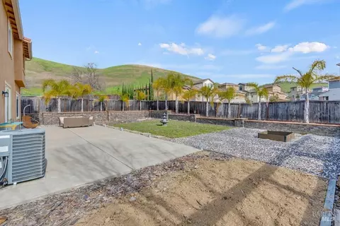 Exterior - 1456 Couples Cir, Fairfield, CA 94533 photo 7 of 16