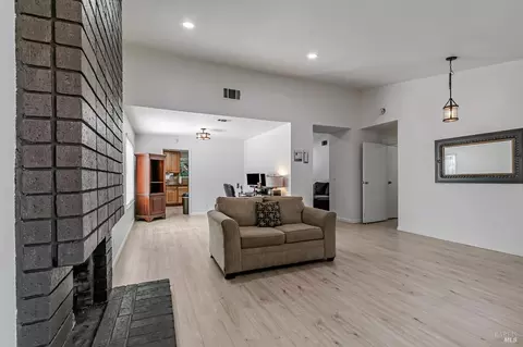 136 Evelyn Cir, Vallejo, CA 94589 photo 6