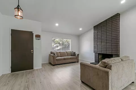 136 Evelyn Cir, Vallejo, CA 94589 photo 4
