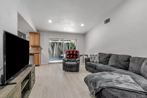 136 Evelyn Cir, Vallejo, CA 94589 photo 13