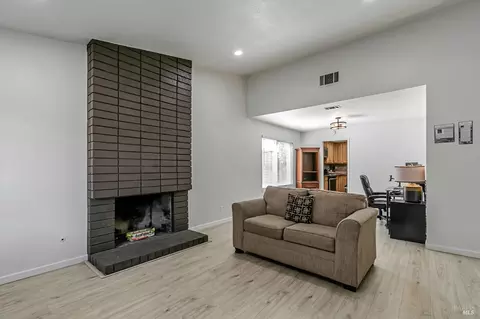136 Evelyn Cir, Vallejo, CA 94589 photo 5