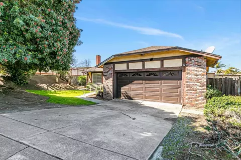 136 Evelyn Cir, Vallejo, CA 94589 photo 2