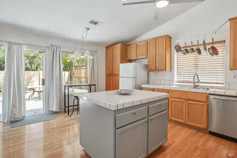 Kitchen - 255 Boulderidge Ct, Vacaville, CA 95688 photo 2 of 3