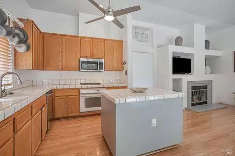 Kitchen - 255 Boulderidge Ct, Vacaville, CA 95688 photo 3 of 3