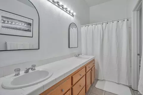 Bath - 255 Boulderidge Ct, Vacaville, CA 95688 photo 2 of 2