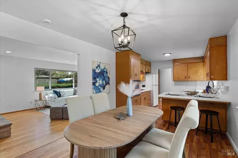 Dining - 193 Jensen Ln, Windsor, CA 95492 photo 1 of 5
