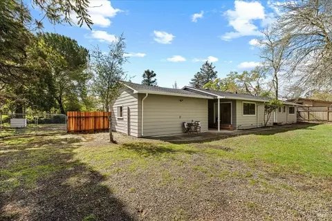 Exterior - 193 Jensen Ln, Windsor, CA 95492 photo 2 of 16