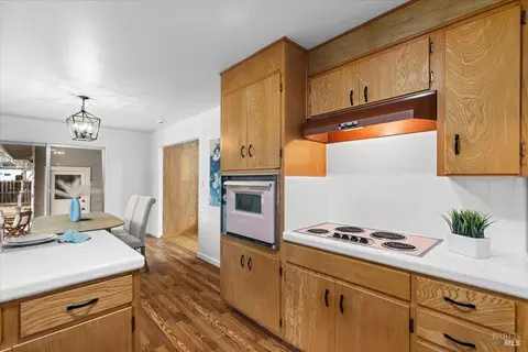 Kitchen - 193 Jensen Ln, Windsor, CA 95492 photo 3 of 8