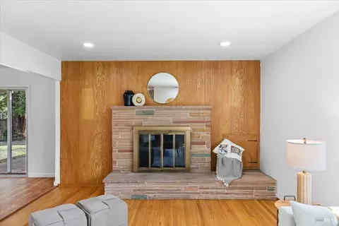 Living - 193 Jensen Ln, Windsor, CA 95492 photo 2 of 6