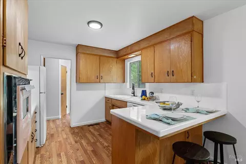 Kitchen - 193 Jensen Ln, Windsor, CA 95492 photo 8 of 8