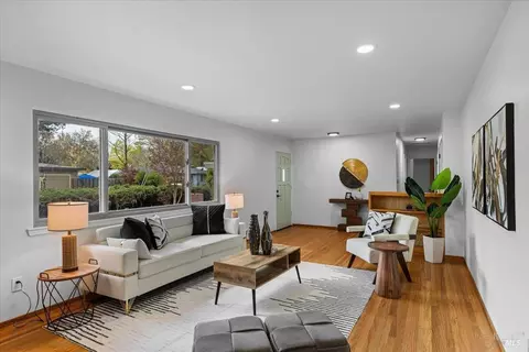 Living - 193 Jensen Ln, Windsor, CA 95492 photo 5 of 6