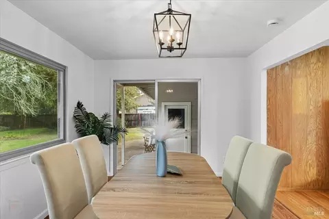 Dining - 193 Jensen Ln, Windsor, CA 95492 photo 3 of 5