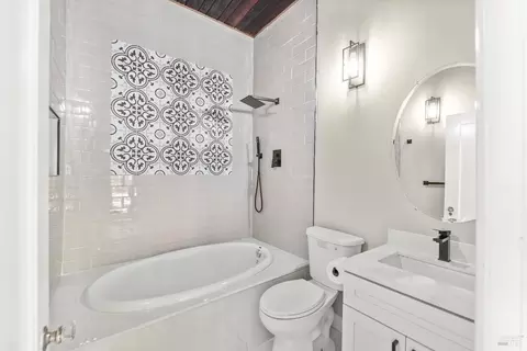 Bath - 290 E B St, Dixon, CA 95620 photo 1 of 8