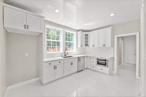 Kitchen - 290 E B St, Dixon, CA 95620 photo 3 of 5