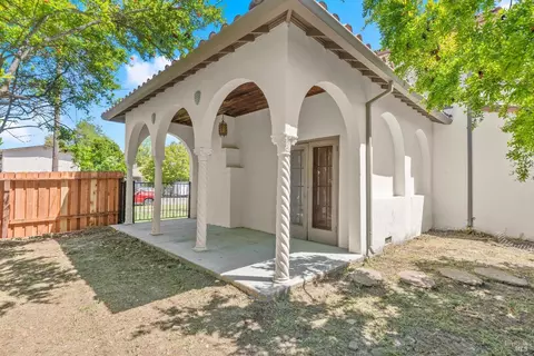 Exterior - 290 E B St, Dixon, CA 95620 photo 14 of 16