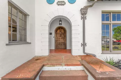 Entry Way - 290 E B St, Dixon, CA 95620 photo 1 of 10