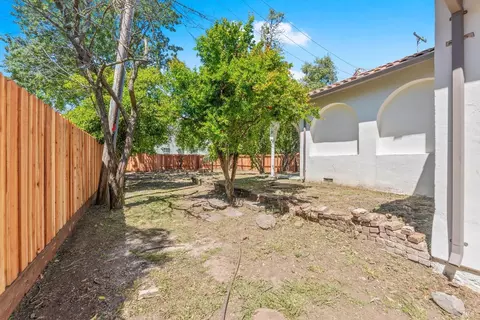 Exterior - 290 E B St, Dixon, CA 95620 photo 10 of 16