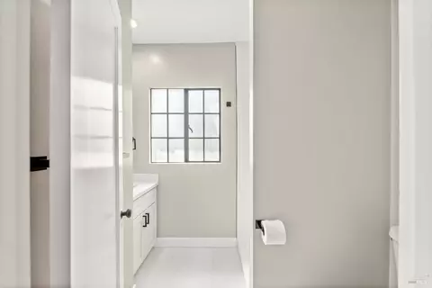 Entry Way - 290 E B St, Dixon, CA 95620 photo 10 of 10