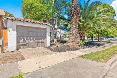 Exterior - 290 E B St, Dixon, CA 95620 photo 16 of 16