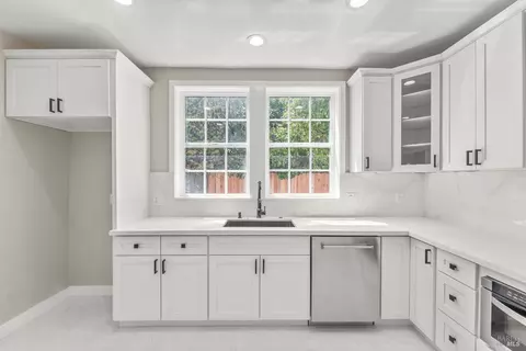 Kitchen - 290 E B St, Dixon, CA 95620 photo 4 of 5