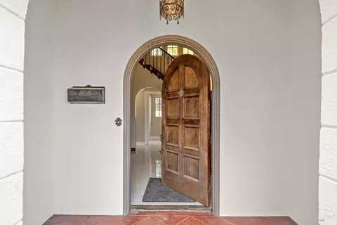 Entry Way - 290 E B St, Dixon, CA 95620 photo 3 of 10