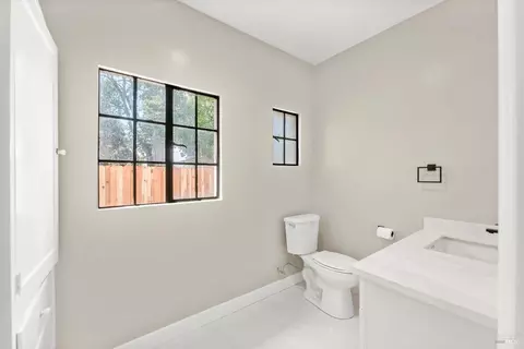 Bath - 290 E B St, Dixon, CA 95620 photo 3 of 8
