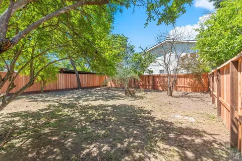 Exterior - 290 E B St, Dixon, CA 95620 photo 12 of 16