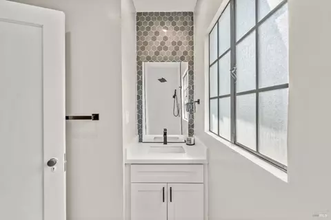 Bath - 290 E B St, Dixon, CA 95620 photo 5 of 8