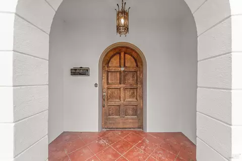Entry Way - 290 E B St, Dixon, CA 95620 photo 2 of 10
