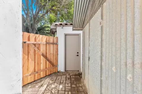 Exterior - 290 E B St, Dixon, CA 95620 photo 15 of 16