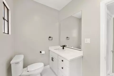 Bath - 290 E B St, Dixon, CA 95620 photo 4 of 8