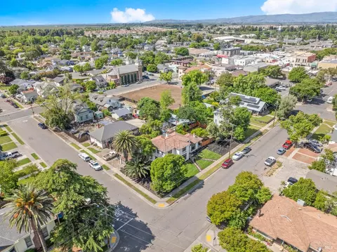 View/Area - 290 E B St, Dixon, CA 95620 photo 4 of 6